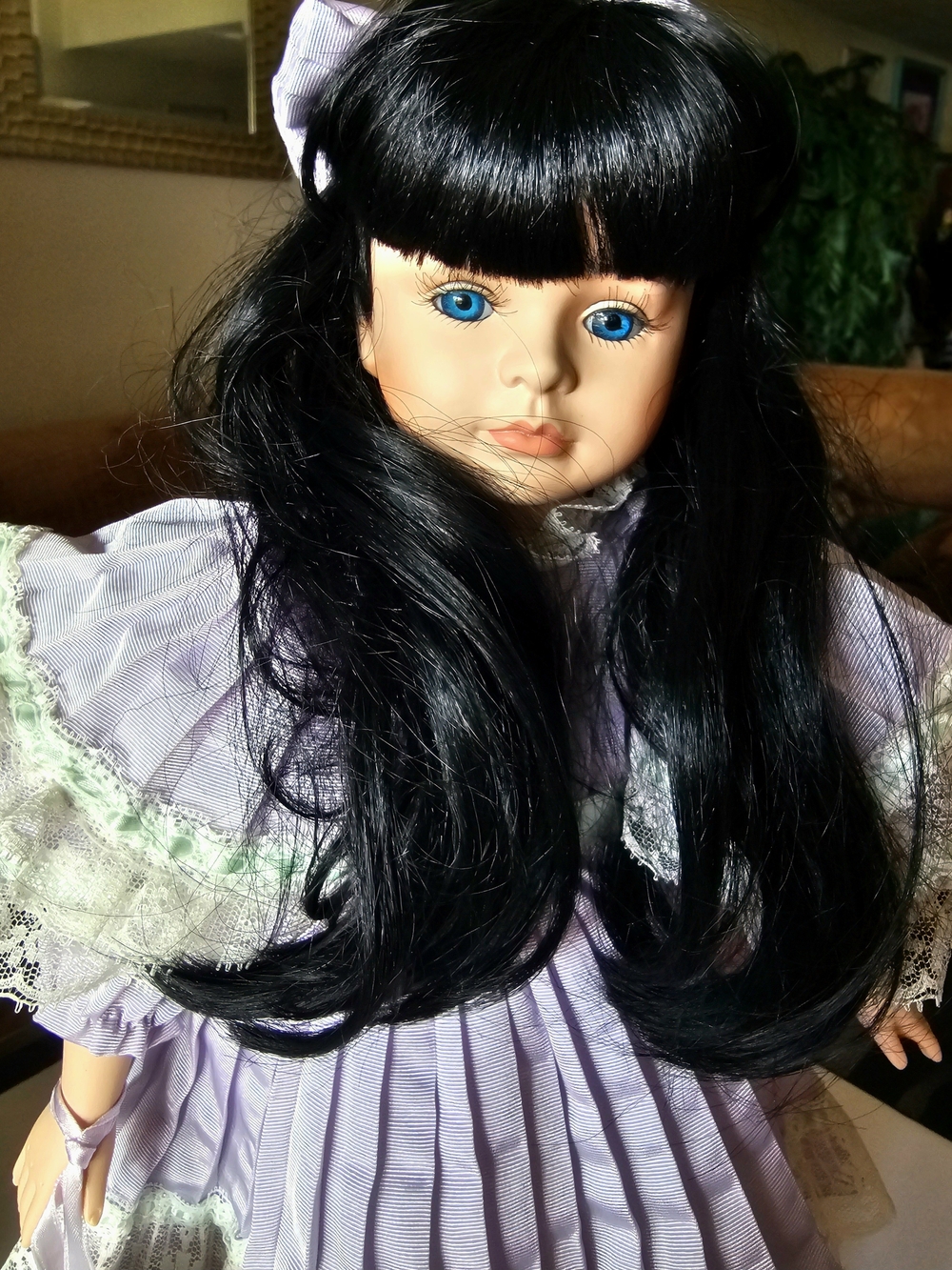 RARE BEAUTIFUL SEYMOUR MANN "LILA" PORCELAIN DOLL. BLK HAIR & STRIKING BLUE EYES